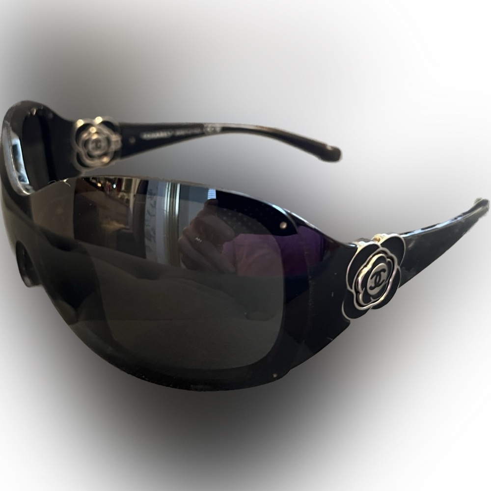 🕶️🕶️AUTHENTIC CHANEL WRAP AROUND SUNGLASSES 🕶️🕶️